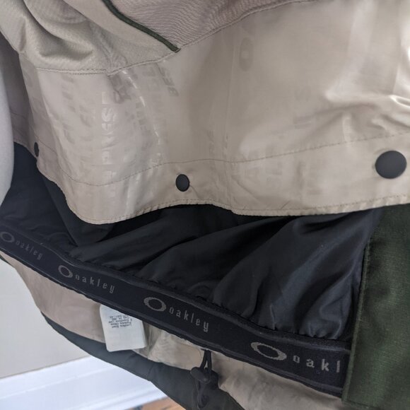 OAKLEY FN DRY 10K BioZone Parka Fit Coupe Ski Snowboard Jacket - Picture 11 of 14